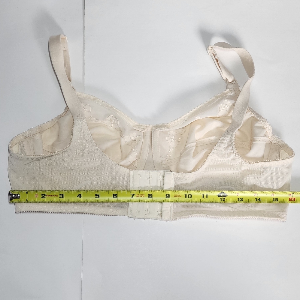 Bali cream underwire lace bra. - Picture 3 of 12